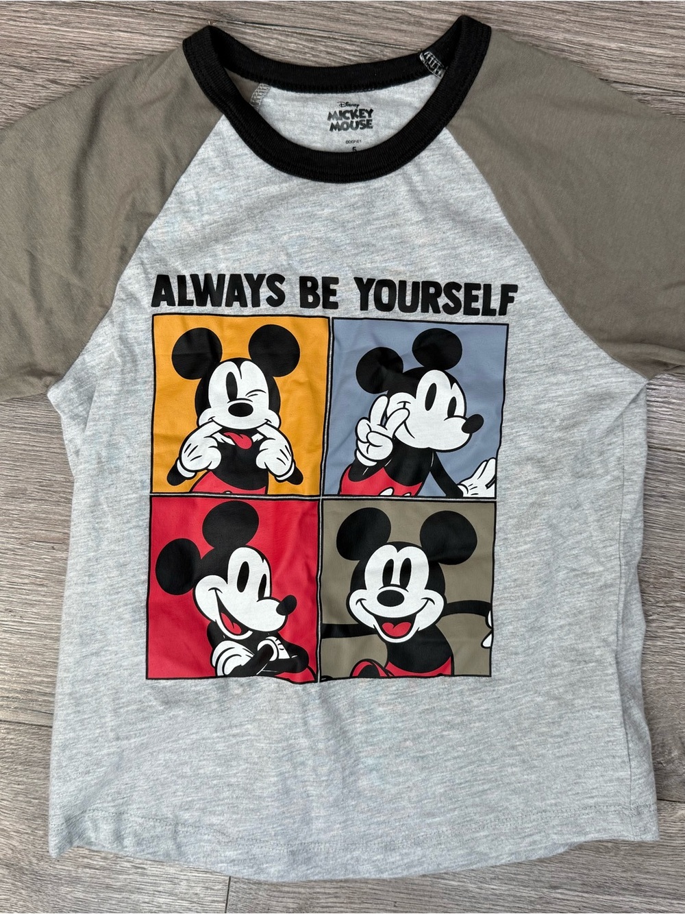 Disney Boys 5T Soft Mickey Mouse Hoodie, Pants & Tee Matching Set - Never Worn! - Picture 3 of 9